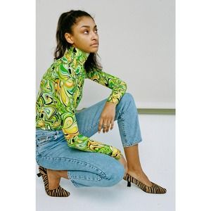 NOMIA Neon Swirl Long Sleeve Mock Neck Turtleneck Top Medium Green Yellow